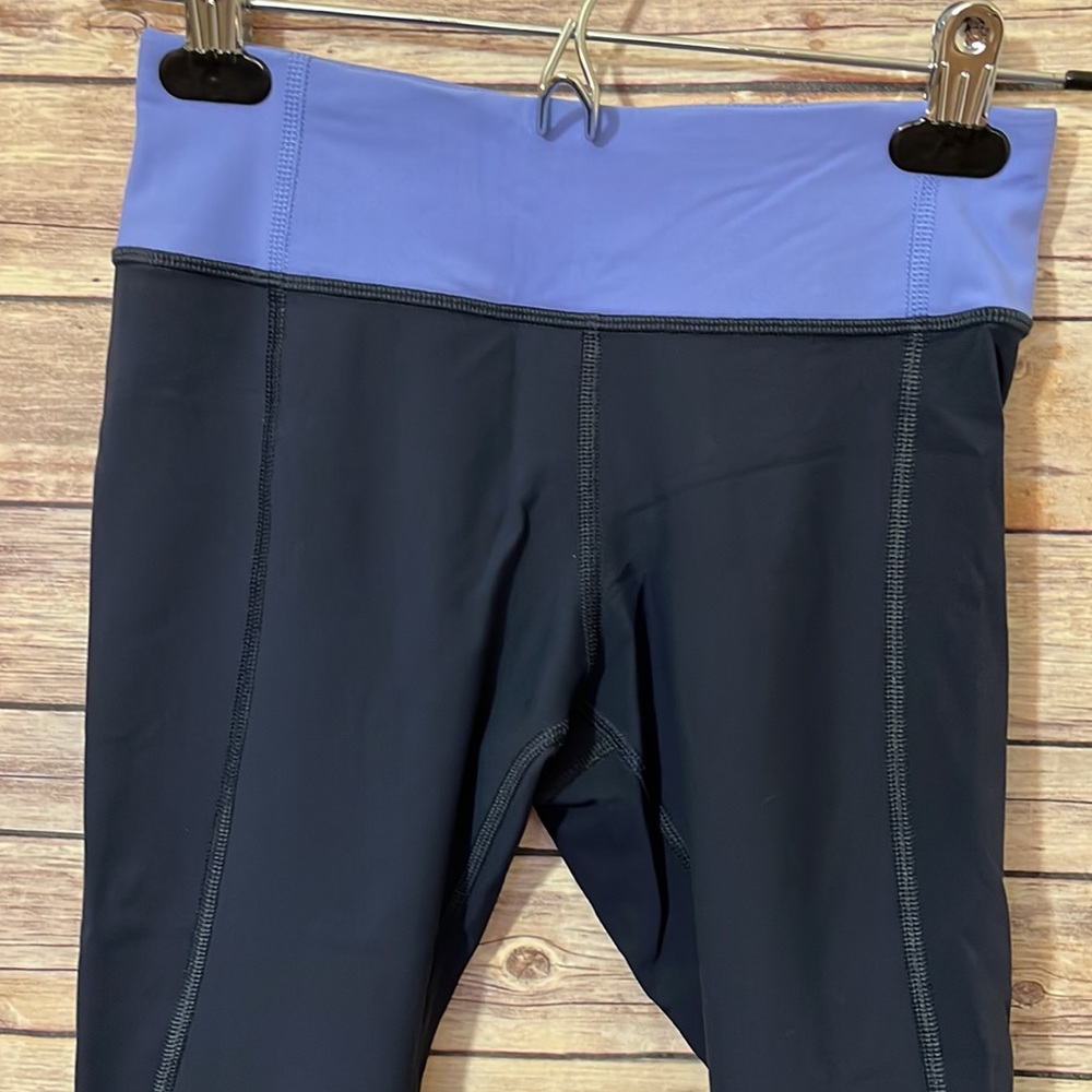 Lululemon Cropped Leggings Navy Blue and Periwinkle Size 4 EUC C1 - Picture 2 of 8